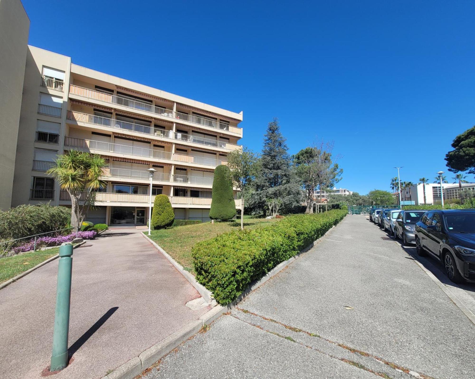 Eden Park T3 Apartment
